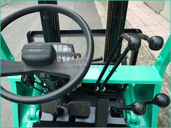 Xe nâng dầu MITSUBISHI FD15