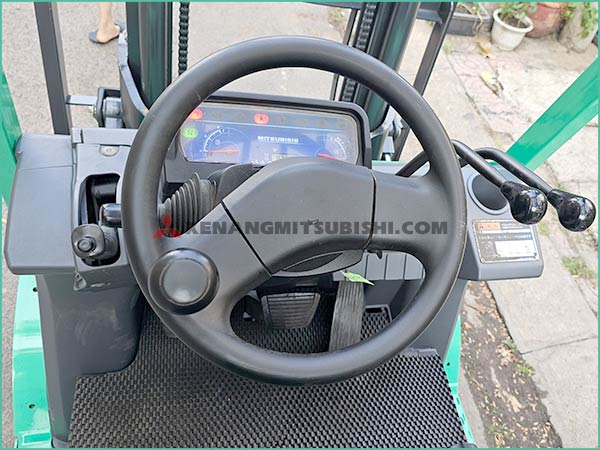Xe nâng dầu MITSUBISHI FD15T