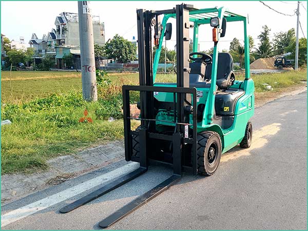 Xe nâng dầu MITSUBISHI FD15T