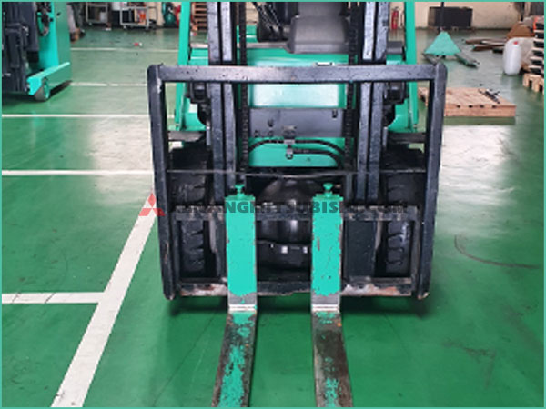 Xe nâng dầu MITSUBISHI FD25NT