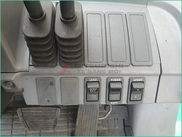 Xe nâng dầu MITSUBISHI FDE20T