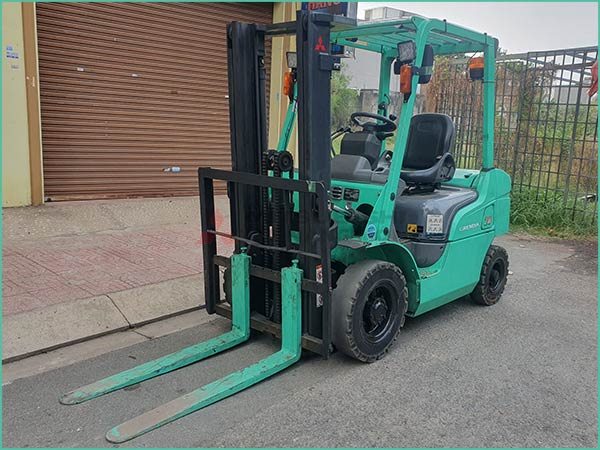 Xe nâng dầu MITSUBISHI FDE20T