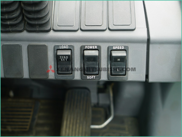 Xe nâng dầu MITSUBISHI FDE20T