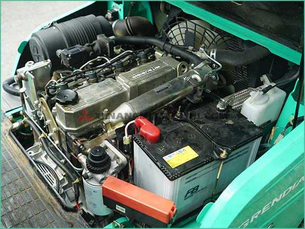 Xe nâng dầu MITSUBISHI FDE20T