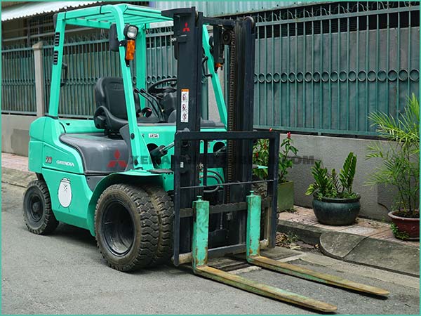 Xe nâng dầu MITSUBISHI FDE20T