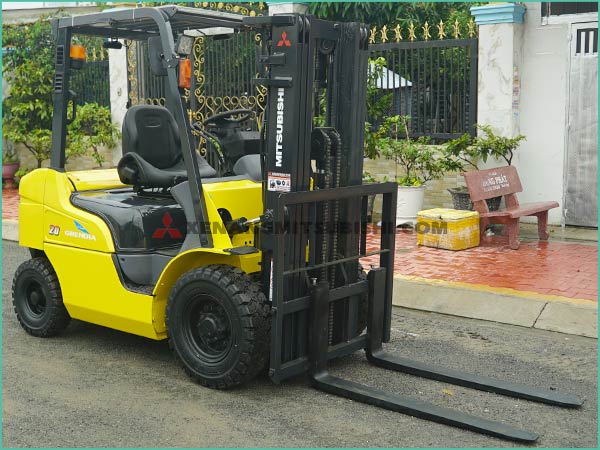 Xe nâng dầu MITSUBISHI FDE20T