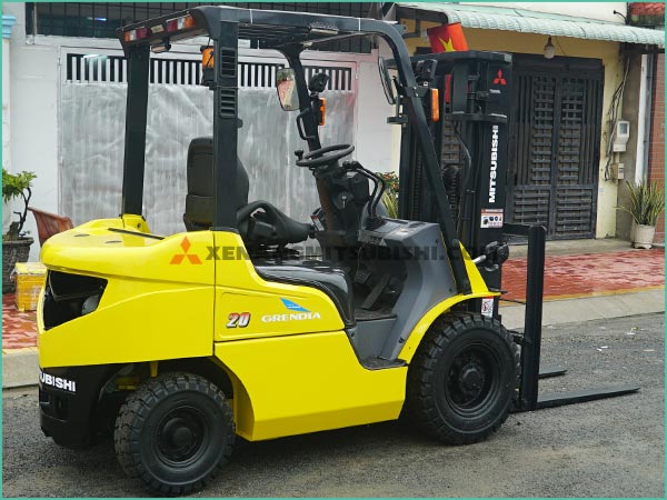 Xe nâng dầu MITSUBISHI FDE20T