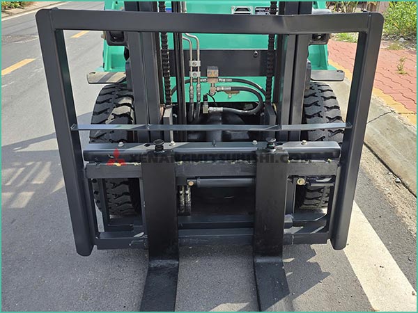 Xe nâng dầu MITSUBISHI FDE20T