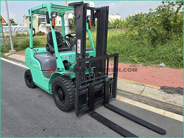 Xe nâng dầu MITSUBISHI FDE20T