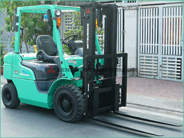 Xe nâng dầu MITSUBISHI FDE20T