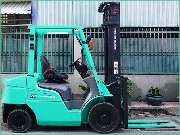 Xe nâng dầu MITSUBISHI FDE25T