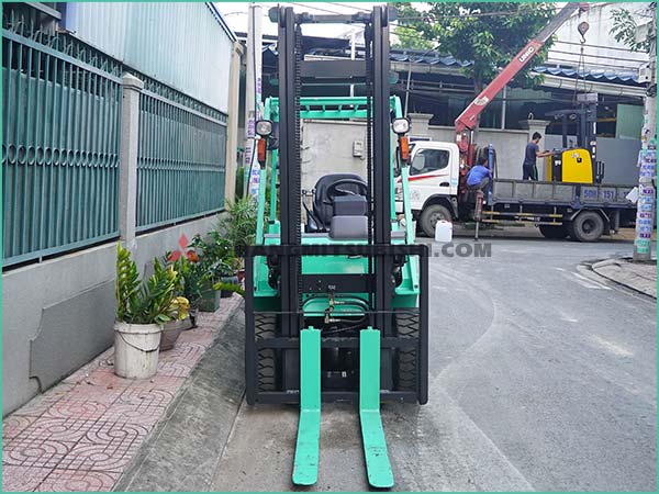 Xe nâng dầu MITSUBISHI FDE25T