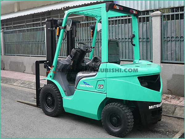 Xe nâng dầu MITSUBISHI FDE25T