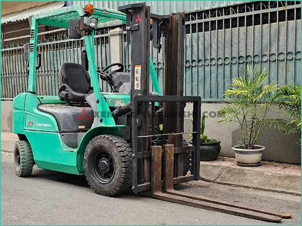 Xe nâng dầu MITSUBISHI KFDE20T