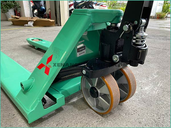 Xe nâng tay 2.5 tấn MITSUBISHI MỚI 100%